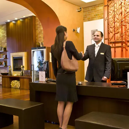 Mamaison Izabella Hotel 4*