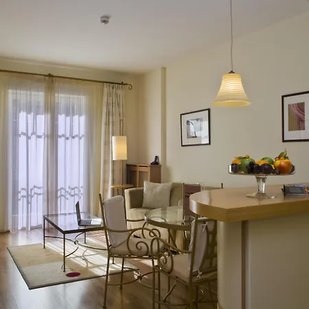 Mamaison Izabella Hotel 4*