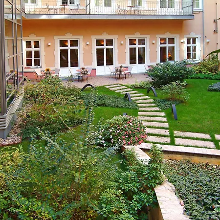 Mamaison Izabella Budapest