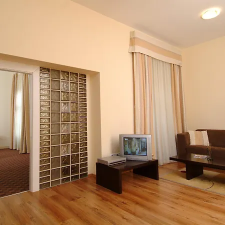 Mamaison Izabella Hotel 4*