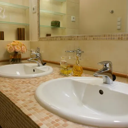 Mamaison Izabella Hotel 4*