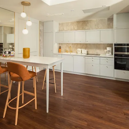 Mamaison Izabella 4*