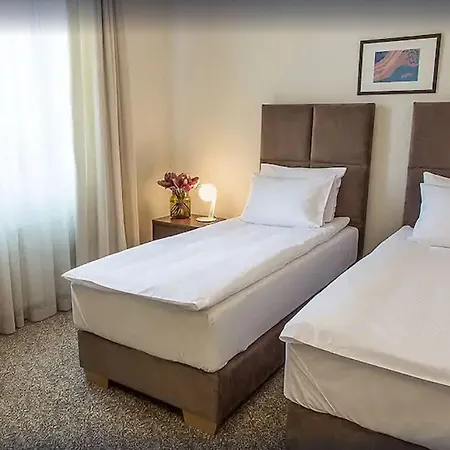 Mamaison Izabella Hotell 4*