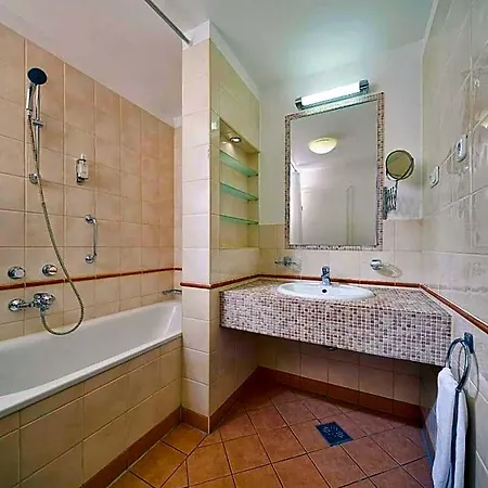 Mamaison Izabella Hotell