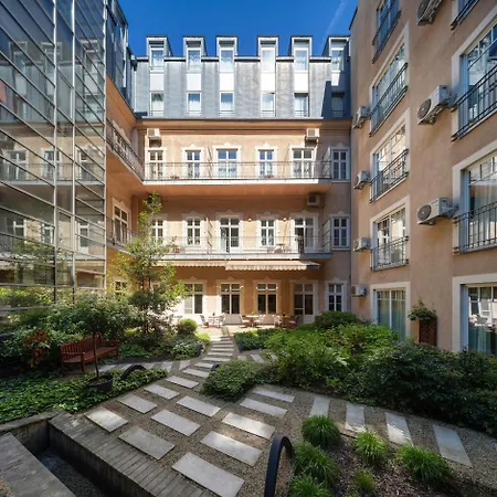 Mamaison Izabella Hotel 4*