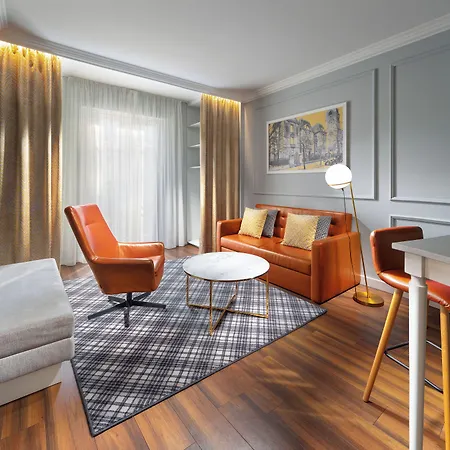 Mamaison Izabella Hotell 4*