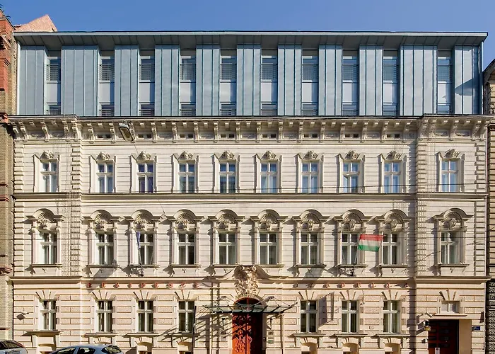 Mamaison Izabella 4*