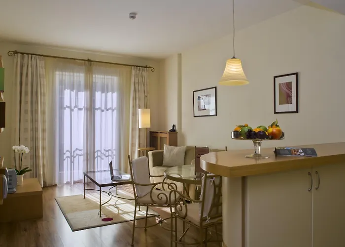 Mamaison Izabella Hotell 4*