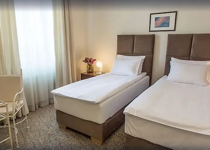 Mamaison Izabella Hotell 4*