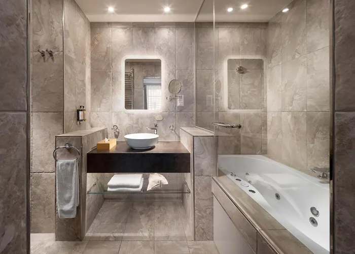 فندق Mamaison Izabella 4*