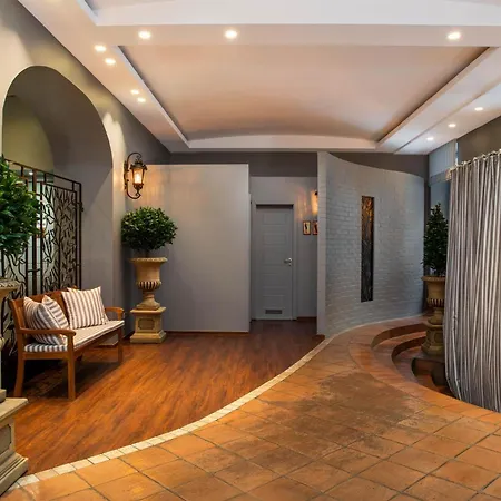 Mamaison Izabella Hotel
