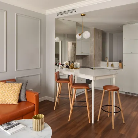 Mamaison Izabella Hotel 4*