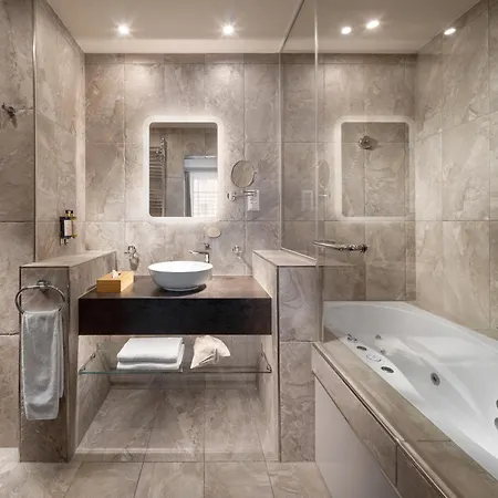 Hotel Mamaison Izabella 4*