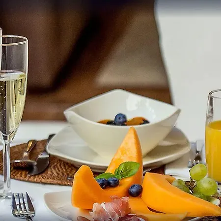 فندق Mamaison Izabella